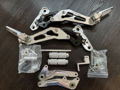 ホンダグロム   GROM 125 アルミ削り出し　バックステップ　ホンダ　グロム　シルバー