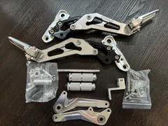 ホンダグロム   GROM 125 アルミ削り出し　バックステップ　ホンダ　グロム　シルバー