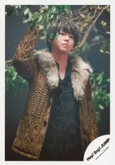 【中古】生写真(ジャニーズ) Hey! Say! JUMP/有岡大貴/膝上・衣装黒・茶色・右手上げ・右向き・植物・背景黒/「Hey! Say! JUMP LIVE TOUR 2019-2020 PARADE」グッズオフショット/公式生写真