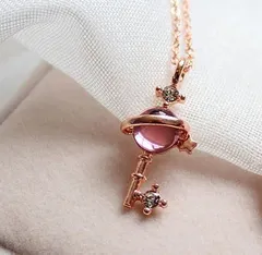 プラネット キー ピンク ネックレス　レディース　鍵　惑星