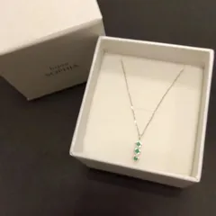 M2 フェスタリアビジュソフィア　k10刻印入り　ホワイトゴールドネックレス　10金ネックレス　グリーンのストーンが爽やか