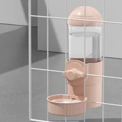 【新着商品】プラスチック ペットボトル ウォーターボトル 電源不要 500Ml 吊り下げ式 大容量 重力給水器 猫犬 ペット給水器 うさぎ用 お留守番対応 みずのみ器 熱中症を防ぐ 転倒防止 固定 漏れ防止 ペット用品 ケージ いぬ ねこ ペット自動給水器 ウ