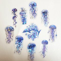 ステッカー シール クラゲ コラージュ素材 くらげ ハンドメイド素材 ホログラムシール 海月 水母モチーフ 宝石 ジュエリーモチーフ 緑 グリーン・青 ブルー・ピンク 赤 レッド・紫 パープル・水色 ライトブルー・白 オフホワイト 透け感 雑貨 夏 海 イルカ