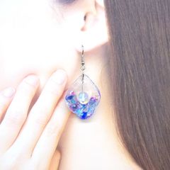 ピアス/イヤリング　ピンクブルー　揺れる　透明キレイ　琉球ガラス　シンプル