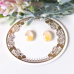 No.962　レジン　小さい　しずく型　かすみ草　ピンク　黄色　ピアス　イヤリング　ハンドメイド