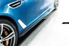 【FUTURE DESIGN】BMW 5シリーズ F10 セダン F11ツーリング M5 Mスポーツ用サイドスカート 本物Drycarbon ドライカーボン カスタム エアロ