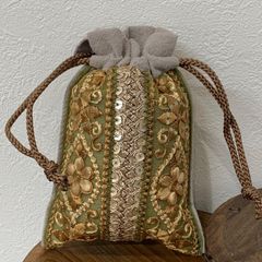 ☆記念価格☆ハンドメイド☆インド刺繍☆ミニ巾着☆ ホワイトデー　プレゼント