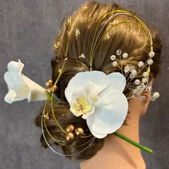 【カラーリリィ×ホワイト胡蝶蘭】成人式卒業式結婚式　ヘッドドレスヘアパーツ前撮り　和装前撮り　フォトウェディング　ロケーション前撮り　着物　振り袖　白無垢　色打ち掛け　金箔　水引　かんざし