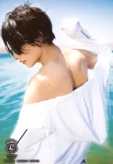 【中古】生写真(男性) 橋本祥平/上半身・衣装白・肩出し・右手上げ・背中向け・水辺/橋本祥平&川隅美慎 旅PHOTOBOOK「S-TRIP」MAGES.online shop限定フルコンプリートセット・ハーフセット特典ブロマイド