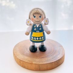 NORDIC GIFTノルデック ギフト エストニアフィギュア 女の子 NORDIC GIFTノルデック ギフト エストニアフィギュア 女の子 - メルカリ