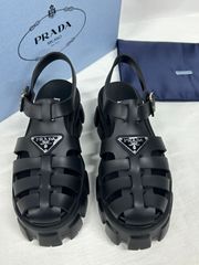 プラダ PRADA モノリス フォームラバーサンダル ブラック 黒色 - メルカリ