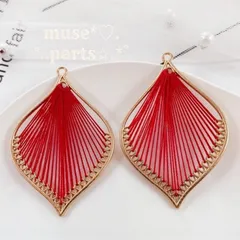 在庫限り ルージュ 大ハープチャーム リーフチャーム レッド落ち着いた深めの赤 真紅 ゴールドフレーム 刺繍糸 しずく雫 羽 雪の結晶 葉っぱお花ボタニカル フラワーパーツ アンティーク風 ハンドメイドパーツ手芸材料 ピアスイヤリング 浴衣 水着 即納 2個z