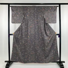 たんす屋 TANSU-YA 中古 リユース着物 小紋 グレー カジュアル 地紋織り 染め 植物 オリエンタル柄 袷 未洗い 【身丈】153.5cm【裄丈】63.5cm MS2786