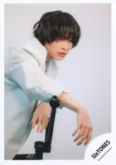 【中古】生写真(STARTO) SixTONES/松村北斗/上半身/シングル「音色」MV＆ジャケ写オフショット/公式生写真