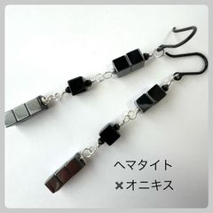 【ヘマタイト✖️オニキス】小さなキューブのロングピアス
