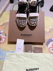 付属品完備 BURBERRY(バーバリー) スニーカーズ 41 5のサムネイル