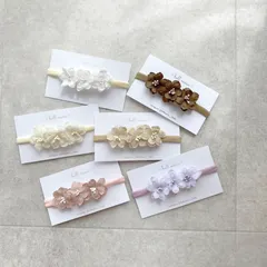 3連の布花ベビーヘアバンド🌼　出産祝い　プチギフト　発表会　結婚式　お呼ばれ　フォーマル　ヘアアレンジ　浴衣　和装　袴　子供　髪飾り　100日祝い　百日祝い　バースデーフォト　ナチュラル