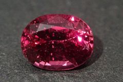 天然レッドスピネル 0.502ct 約4×5mm ソーティング付き！