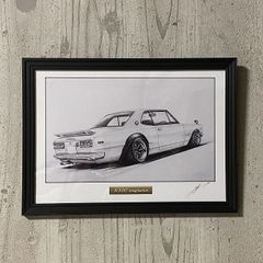 【鉛筆画】ハコスカ GTR ２ドア リアサイド　名車 旧車 ノスタルジックカー イラスト 絵画 デッサン 絵　A4サイズ   額付き 作者直筆サイン入り 車好き 男性 向け バースデー  退職祝い ギフト クリスマス プレゼント にも最適