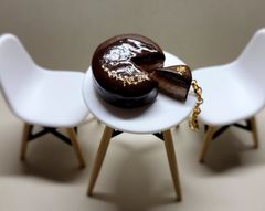 チョコレートケーキのブローチとチャーム