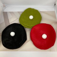 メルちゃんベレー帽　緑、黒、赤　各300円