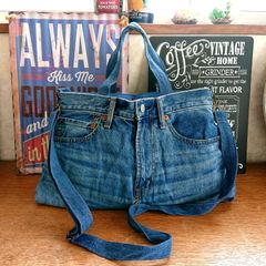 28★USEDダメージデニムリメイク 大きめショルダーバック ジーンズリメイク ジーパンリメイク★