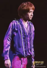 【中古】生写真(ジャニーズ) Hey! Say! JUMP/八乙女光/ライブフォト・膝上・衣装紫・左手上・右向き・背景黒/JOHNNYS’ World 2012-2013