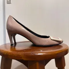 極美品★ ロジェ ヴィヴィエ パテント パンプス ベージュ 37 極美品☆ ロジェ ヴィヴィエ パテント パンプス ベージュ 37 Roger