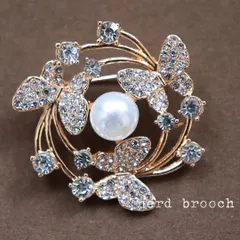 舞い踊る蝶と真珠のエレガントブローチ　蝶々 パール お花 結婚式 かわいい コサージュ フォーマル 入学式 発表会 卒業式 ゴールド NerD
