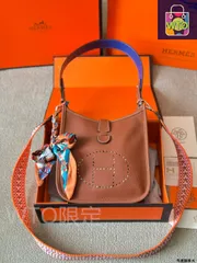 ❤️エルメス　エブリン ❤️ショルダーバッグ エトゥープ　スカーフ　馬ストラップ付 スカーフでエブリンをショルダーバッグにする方法 | エルメス