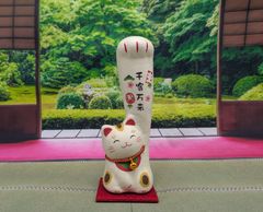 招き猫　ちぎり和紙　遠くの福も招き猫　千客万来　左手挙げ　リュウコドウ　龍虎作　龍虎堂
