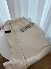 FEAR OF GOD(フィアオブゴッド) ESSENTIALS(エッセンシャルズ) リラックスド スウェット パンツ Sのサムネイル