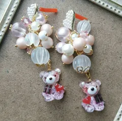 ピアス　レジン　クマ　ピンク　たっぷりビーズ　パールハートデザポス