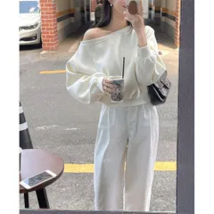 ☆ オフホワイト ☆ フリーサイズ ☆ オフショルダースウェットトップス オフショルダー トップス 長袖 肩出し スウェット トレーナー オフショル ワンショル ワンショルダー 秋 冬 大人 レディース クロップド丈 ボートネック ゆったり シンプル 無地