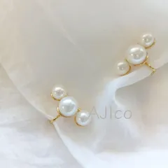 大きめ３連パールイヤリング 　ゴールド