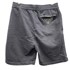 prada ナイロンパンツ トライアングル ショートパンツ ネイビー 三角ロゴ 極美品】PRADA ショートパンツ 三角ロゴ Re-Nylon ブラック