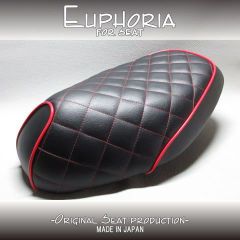□【DIO ディオ AF34 AF35 SR ZX】張替え済♪　カスタムシート　黒/赤　ダイヤ柄《Euphoria》□K54505