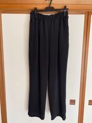 テーパードパンツ