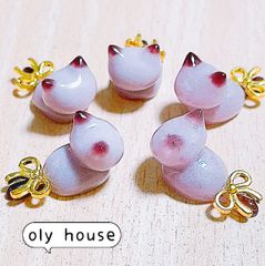 おすわり猫シリーズ　ココア猫リボン　５匹セット　デコパーツ　レジン　パーツ