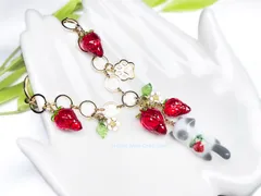 いちご追っかけねこのバッグチャーム