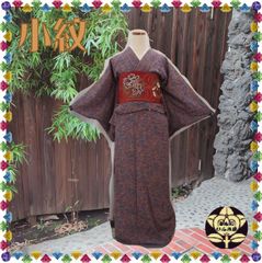 【小紋】退紅色に山村寺社模様の着物
