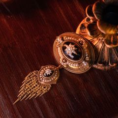 ゴールド アート風 ループタイ！ ネックレス 黒ストーン付き - メルカリ