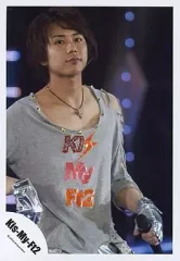 【中古】生写真(ジャニーズ) Kis-My-Ft2/北山宏光/ライブフォト・上半身・衣装グレー・ネックレス・左手マイク/公式生写真