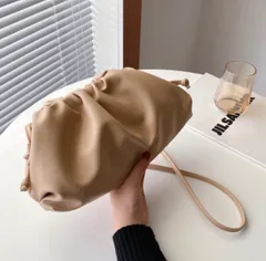 ガマグチ ギャザー ショルダーバッグ クラッチバック 韓国 ベージュ 餃子