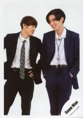 【中古】生写真(ジャニーズ) Snow Man/向井康二・目黒蓮/膝上/シングル「KISSIN’ MY LIPS/Stories」MV/公式生写真