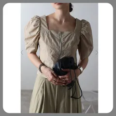 新品タグ付き　フロントジップパフスリーブブラウス　ベージュ　Bonjour sagan