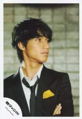 【中古】生写真(ジャニーズ) 関ジャニ∞/錦戸亮/バストアップ・衣装黒白・ネクタイ・目線右/公式生写真