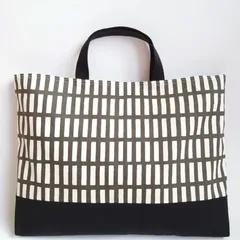 ハンドメイド リバーシブル 格子柄 × 星 レッスンバッグ 手提げかばん トートバッグ 絵本バッグ レッスンバック 手提げバッグ 図書バッグ 図書バック サブバッグ サブバック トートバック 入園 入学 スター 男の子 女の子 シンプル モノトーン 北欧風