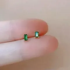 602 ピアス　エメラルド 14kgp 長方形 ミニピアス　小ぶり　シンプル