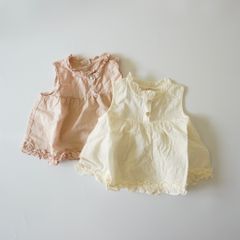 frill sleeveless blouse